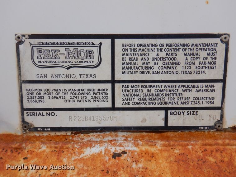 image for item DP5549 1996 International 4900  refuse truck