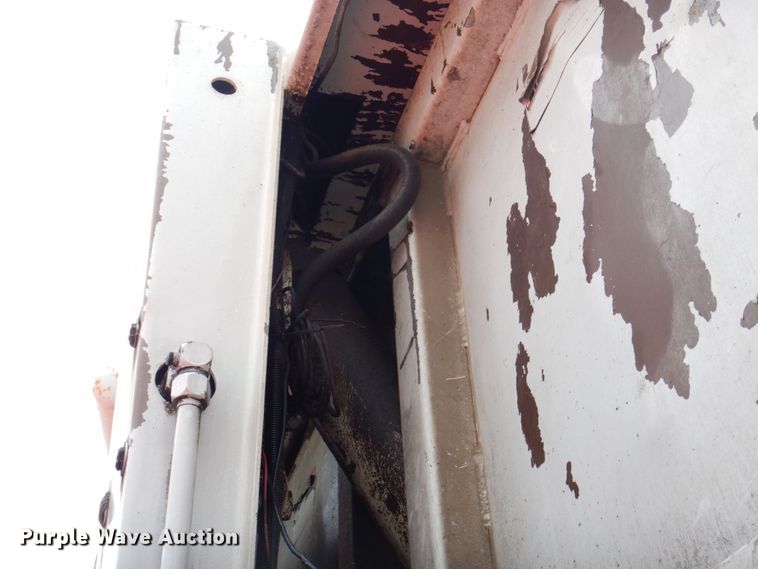 image for item DP5549 1996 International 4900  refuse truck