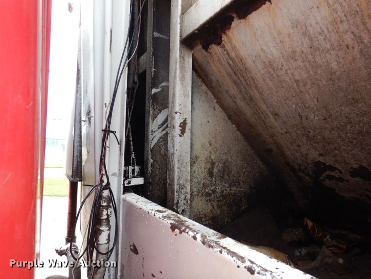 image for item DP5549 1996 International 4900  refuse truck