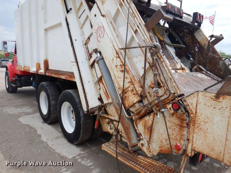 image for item DP5549 1996 International 4900  refuse truck