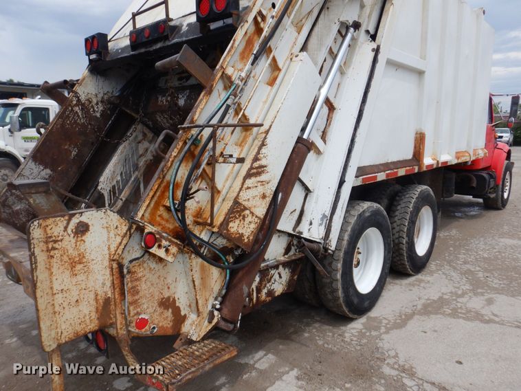 image for item DP5549 1996 International 4900  refuse truck