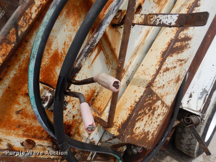 image for item DP5549 1996 International 4900  refuse truck