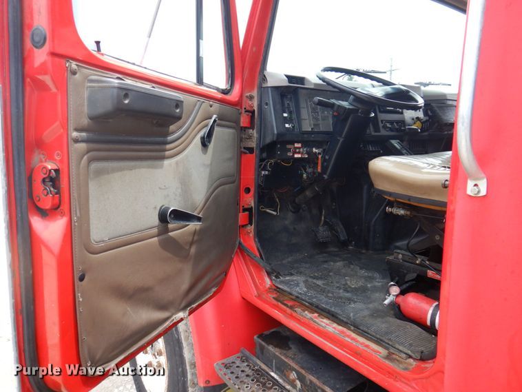 image for item DP5549 1996 International 4900  refuse truck