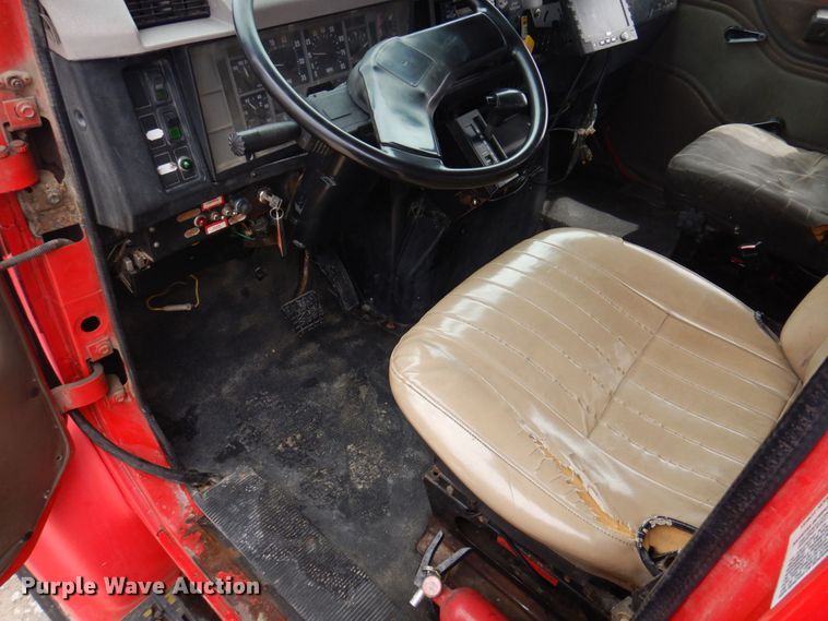 image for item DP5549 1996 International 4900  refuse truck