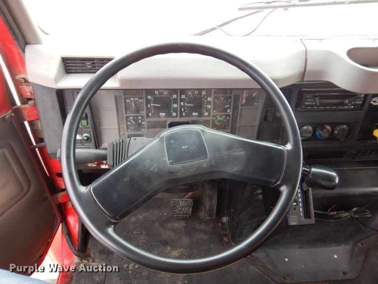 image for item DP5549 1996 International 4900  refuse truck