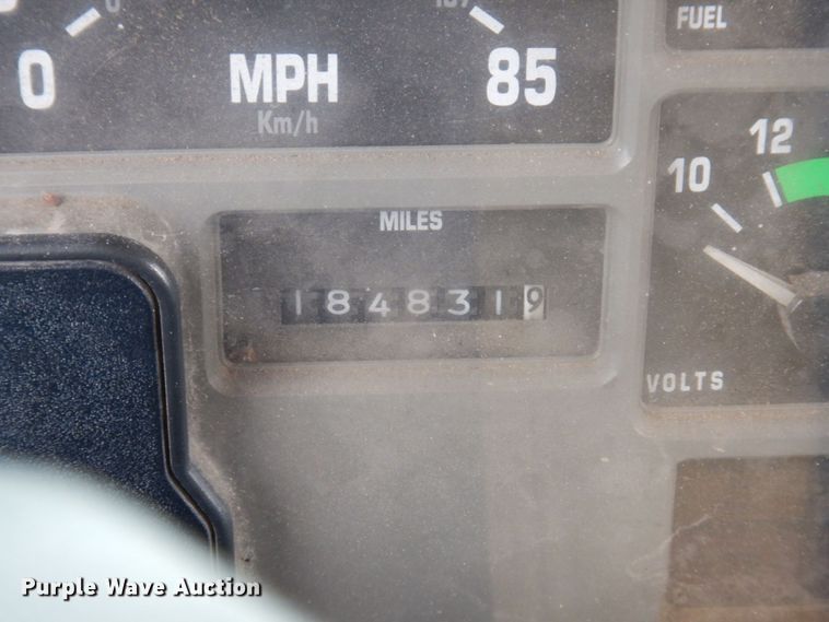 image for item DP5549 1996 International 4900  refuse truck