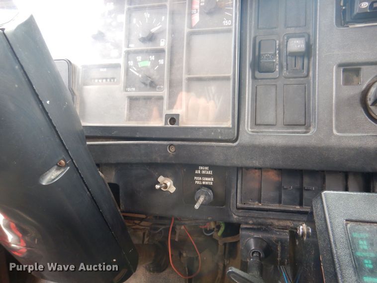 image for item DP5549 1996 International 4900  refuse truck