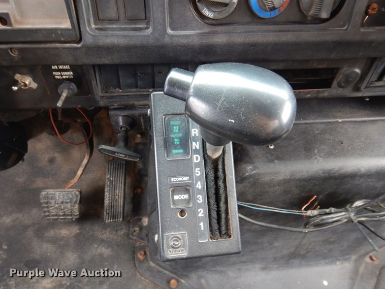 image for item DP5549 1996 International 4900  refuse truck