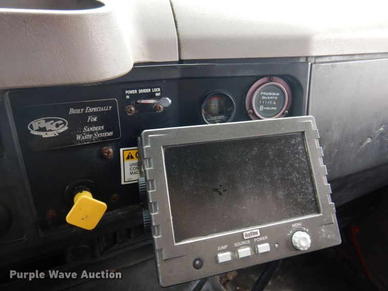 image for item DP5549 1996 International 4900  refuse truck