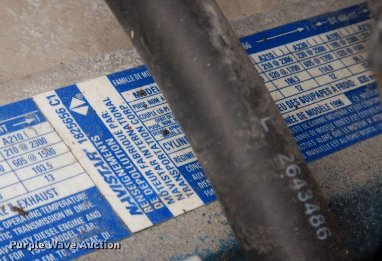 image for item DP5549 1996 International 4900  refuse truck