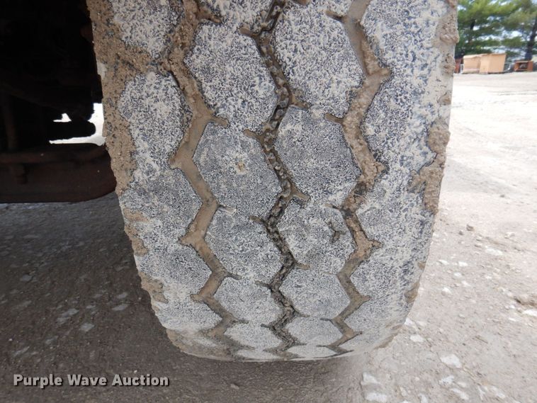 image for item DP5549 1996 International 4900  refuse truck