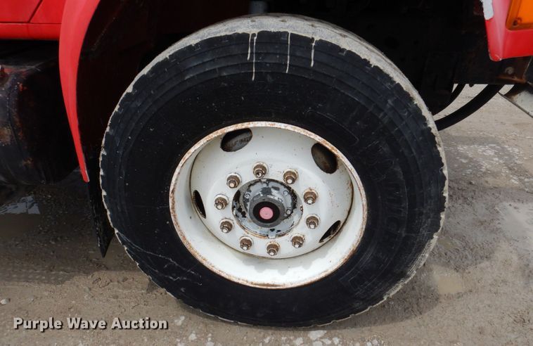 image for item DP5549 1996 International 4900  refuse truck