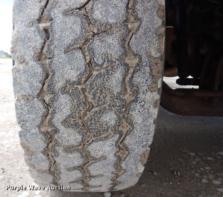 image for item DP5549 1996 International 4900  refuse truck