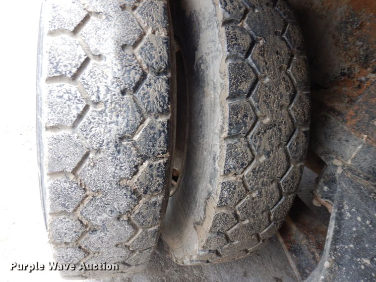 image for item DP5549 1996 International 4900  refuse truck