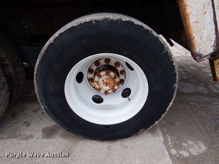 image for item DP5549 1996 International 4900  refuse truck