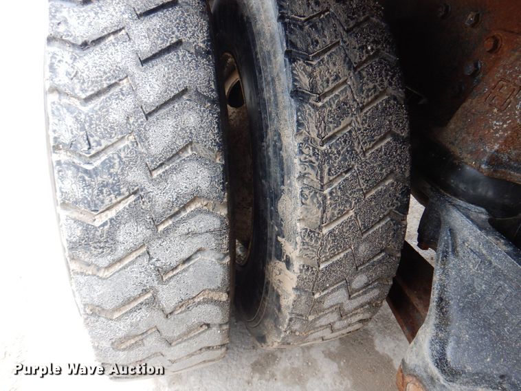 image for item DP5549 1996 International 4900  refuse truck