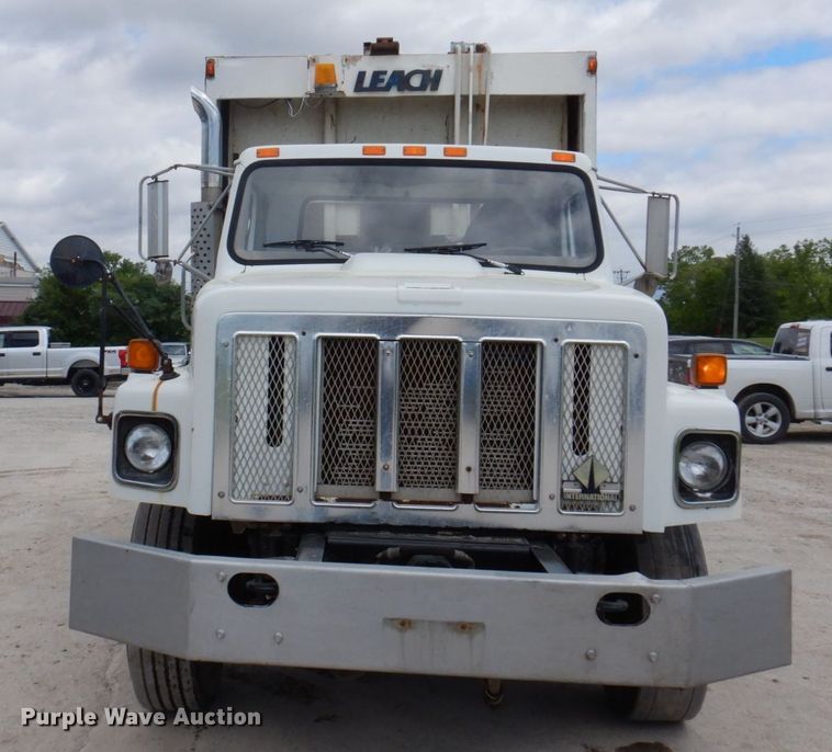 image for item DP5551 1997 International 2654  refuse truck