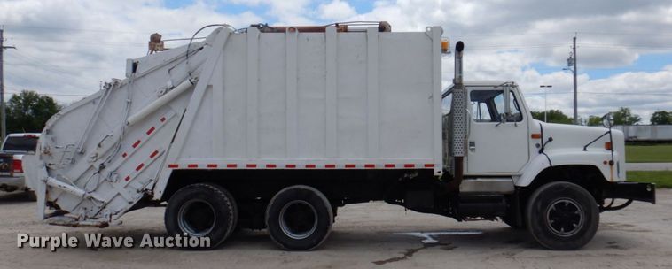 image for item DP5551 1997 International 2654  refuse truck