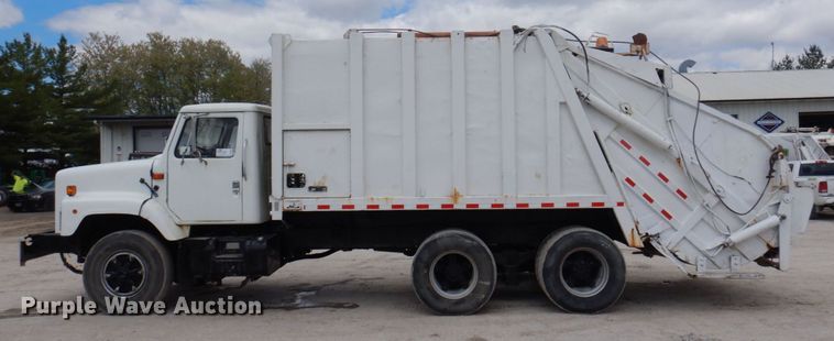 image for item DP5551 1997 International 2654  refuse truck