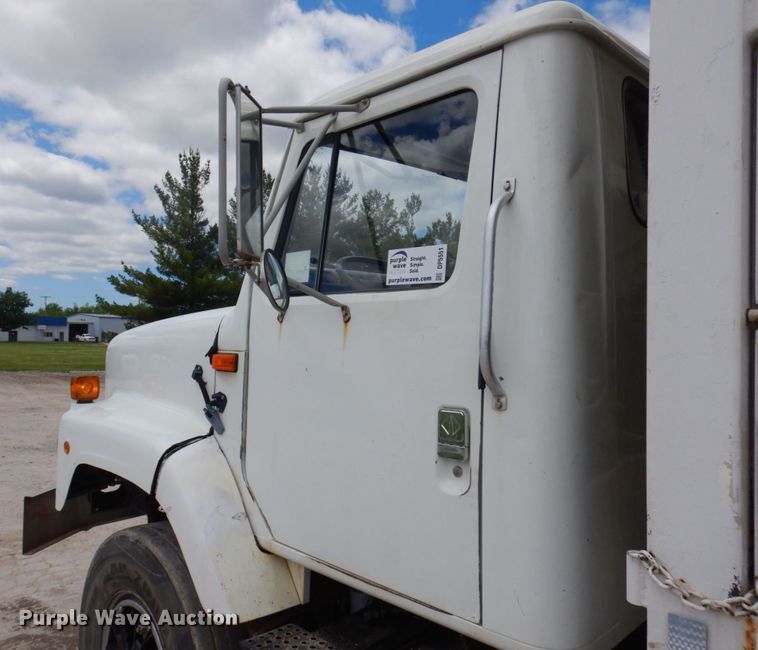 image for item DP5551 1997 International 2654  refuse truck