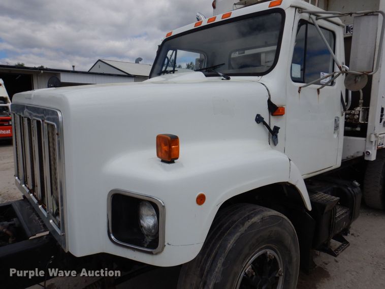 image for item DP5551 1997 International 2654  refuse truck