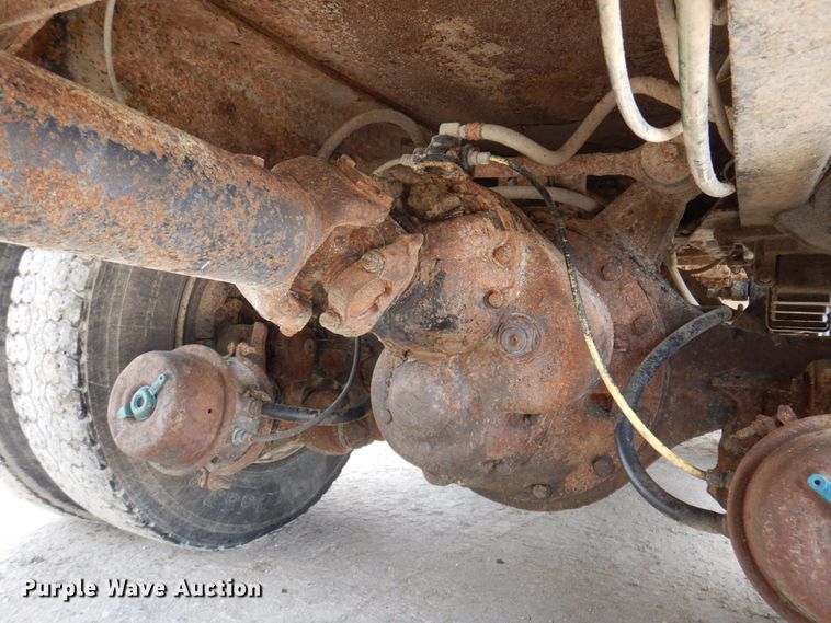 image for item DP5551 1997 International 2654  refuse truck