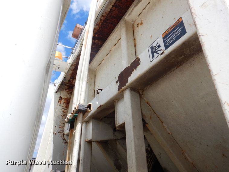 image for item DP5551 1997 International 2654  refuse truck