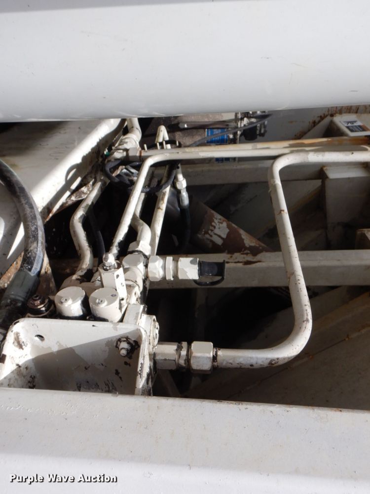 image for item DP5551 1997 International 2654  refuse truck