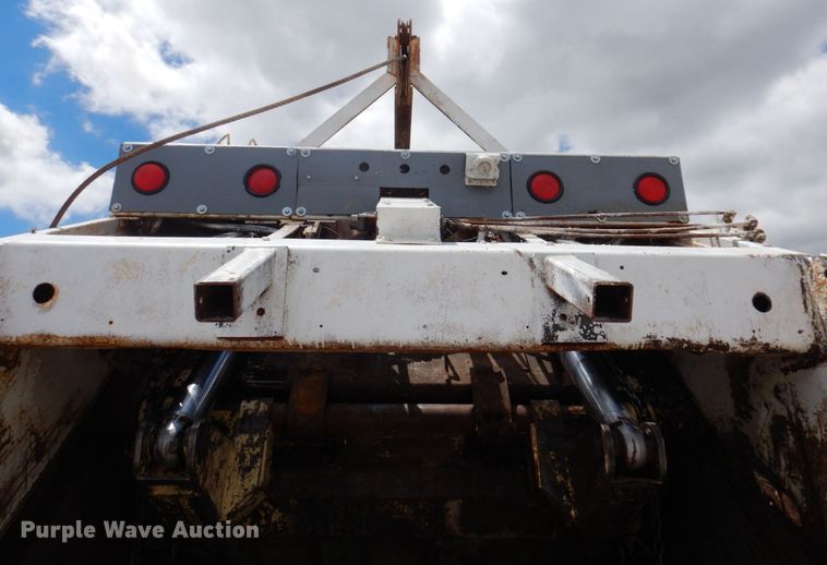 image for item DP5551 1997 International 2654  refuse truck