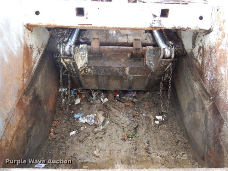 image for item DP5551 1997 International 2654  refuse truck