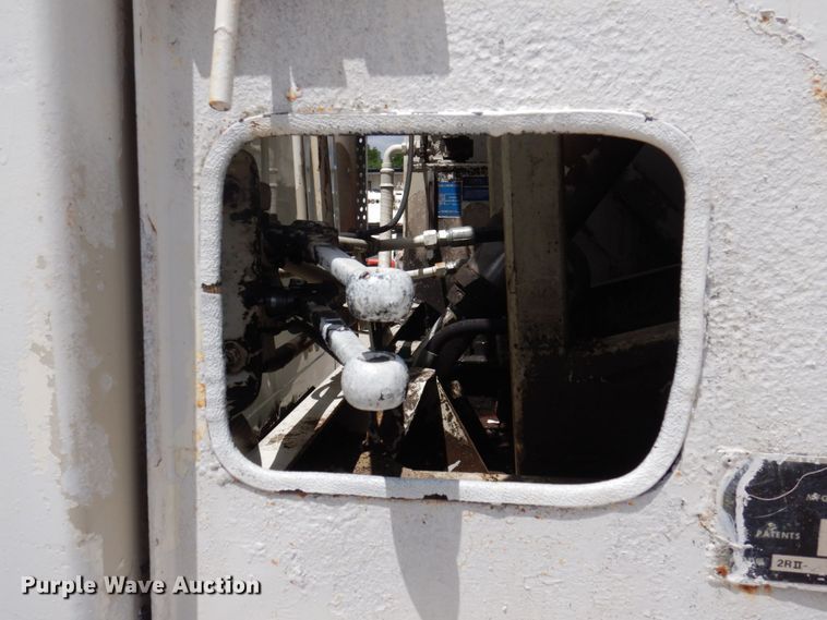 image for item DP5551 1997 International 2654  refuse truck