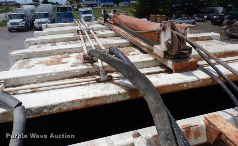 image for item DP5551 1997 International 2654  refuse truck