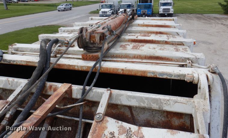 image for item DP5551 1997 International 2654  refuse truck