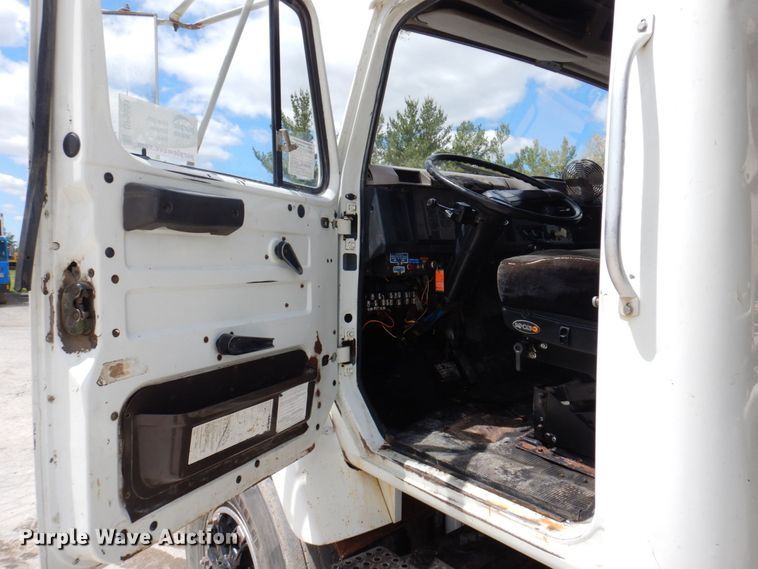 image for item DP5551 1997 International 2654  refuse truck