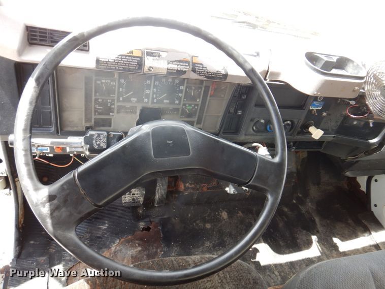 image for item DP5551 1997 International 2654  refuse truck