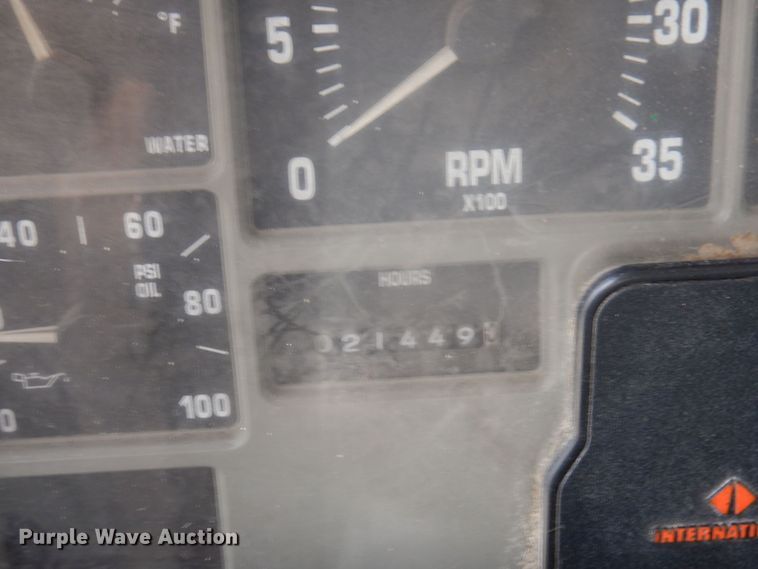 image for item DP5551 1997 International 2654  refuse truck