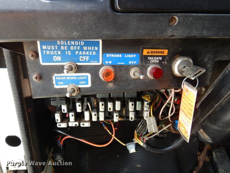 image for item DP5551 1997 International 2654  refuse truck