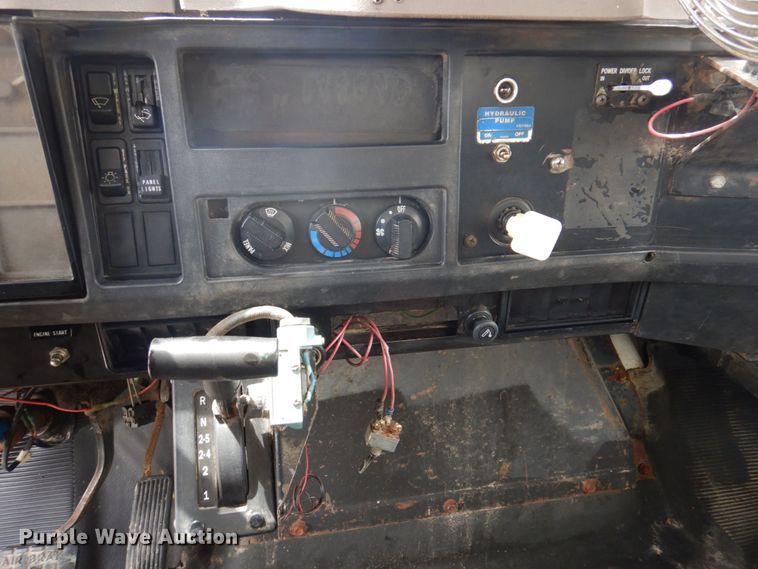 image for item DP5551 1997 International 2654  refuse truck