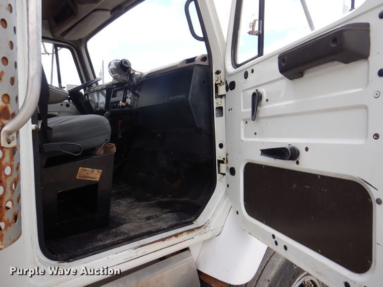 image for item DP5551 1997 International 2654  refuse truck