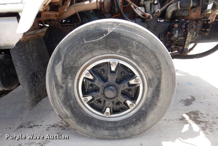 image for item DP5551 1997 International 2654  refuse truck