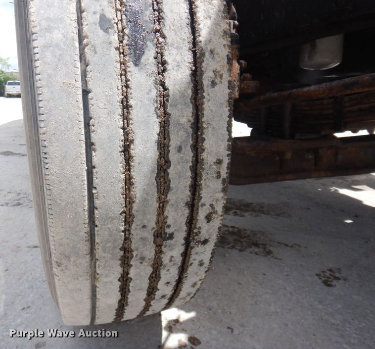 image for item DP5551 1997 International 2654  refuse truck