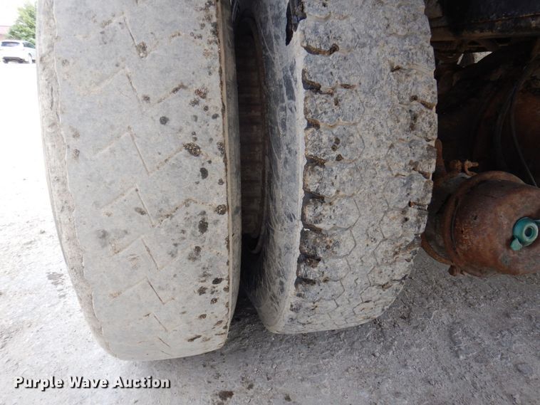 image for item DP5551 1997 International 2654  refuse truck