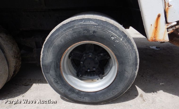 image for item DP5551 1997 International 2654  refuse truck