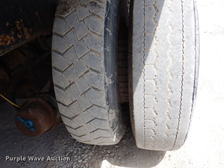 image for item DP5551 1997 International 2654  refuse truck