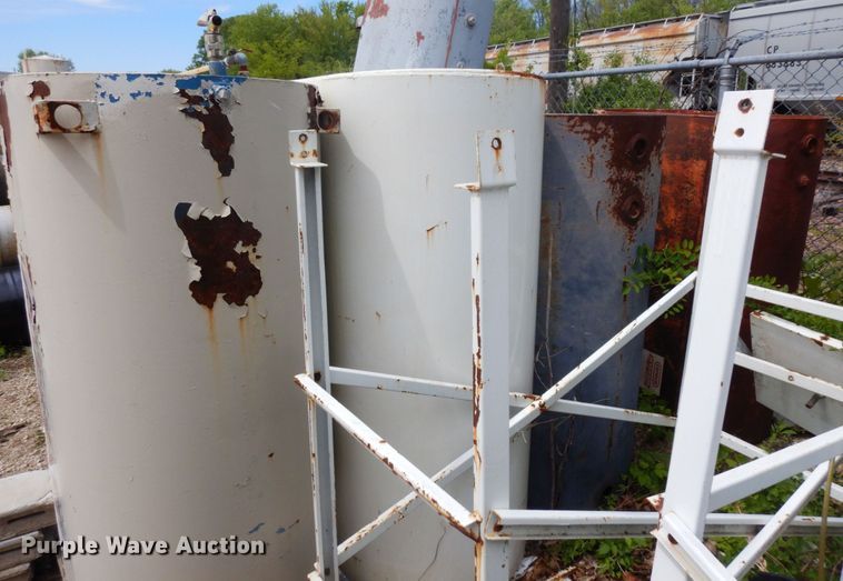 image for item DR0452 (3) tanks