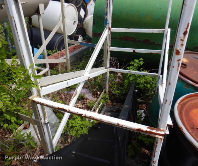 image for item DR0452 (3) tanks