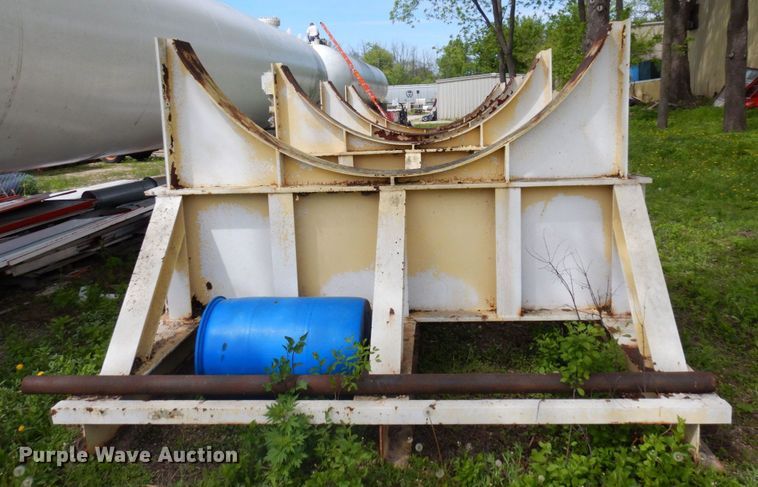 image for item DR0461 (4) tank saddle stands