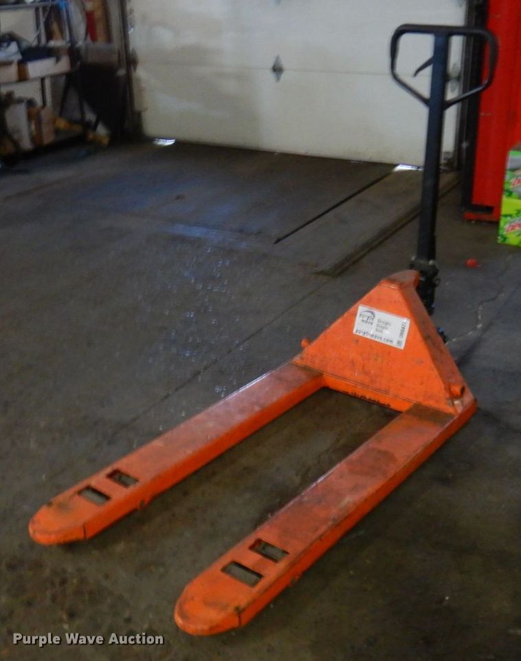 image for item DR0477 Pallet jack