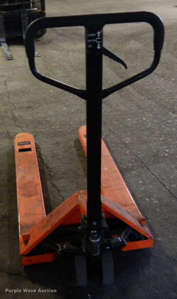 image for item DR0477 Pallet jack