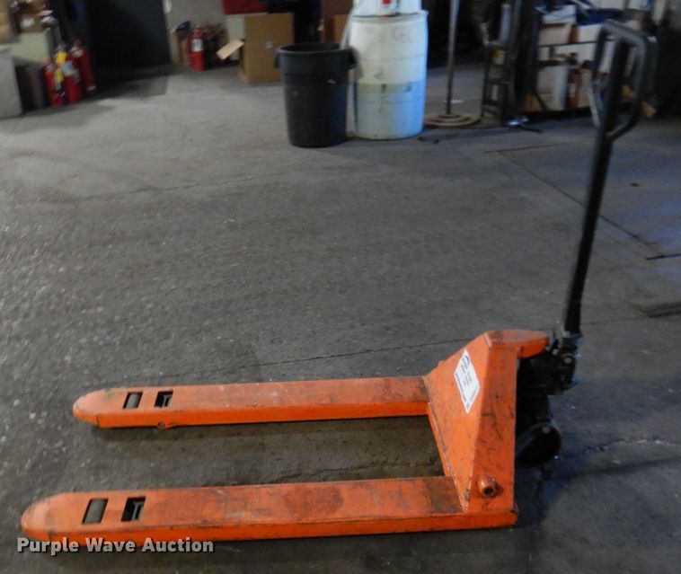 image for item DR0477 Pallet jack